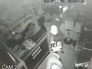 İş yerindeki hırsızlık kamerada