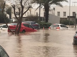 Bodrum’a fındık büyüklüğünde dolu yağdı