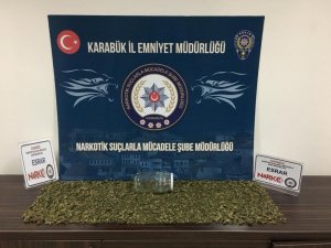 2 uyuşturucu taciri, 555 gram esrarla yakalandı
