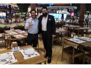 "Payitaht Abdülhamid"in başrol oyuncusu Katar'da hayranlarıyla buluştu