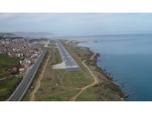 Bazı havayolu şirketlerinin Trabzon’a düzenledikleri uçak seferlerini kaldırması turizmcilerin tepkisine neden oldu