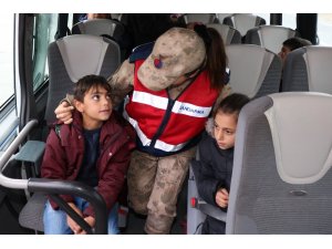 Jandarma ekipleri, öğrenci servislerini denetledi