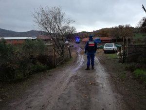 Kız kardeşi abisini otlak yüzünden öldürdü