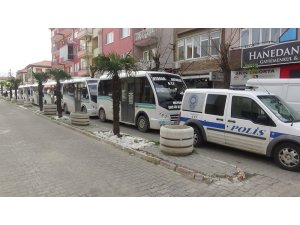 Edremit’te minibüsçüler kontak kontak kapattı