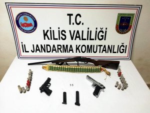Ruhsatsız silah ele geçirildi