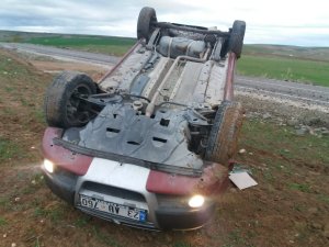 Araç ters döndü, yara almadan kurtuldu