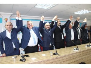 Karaman’da AK Parti belediye başkan adayını tanıttı