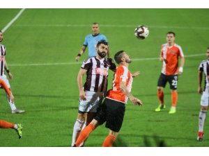 Spor Toto 1. Lig: Adanaspor: 0 - Hatayspor: 0 (İlk yarı sonucu)