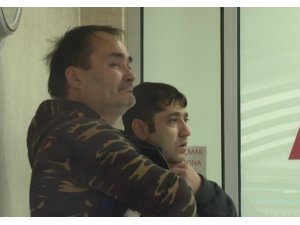 Uyuşturucu bağımlısı koca sokak ortasında karısını bıçakladı