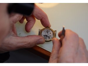 Yarım asırdır sevdalinka söyleyip saat tamir ediyor