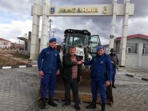 Çalınan iş makinesi bulunup sahibine teslim edildi
