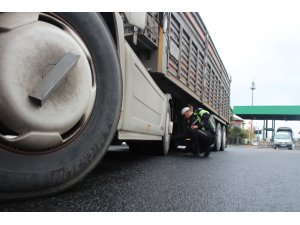 Kış lastiği uygulaması polis ekiplerini harekete geçirdi