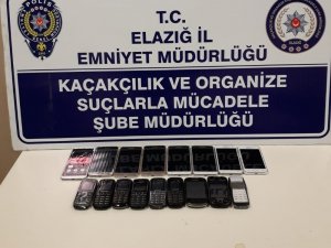 Elazığ’da 17 adet kaçak telefon ele geçirildi