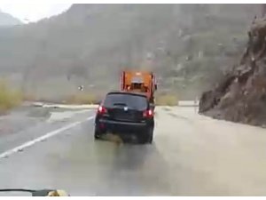 Çukurca yolunda heyelan