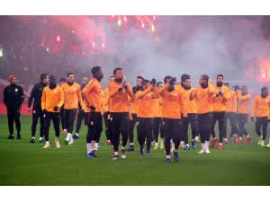 Galatasaray, taraftarının önünde Beşiktaş hazırlıklarını tamamladı