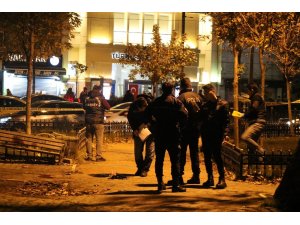 Kadıköy’de bıçaklı kavga: 1 yaralı