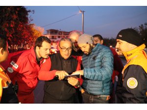 Kayalıklara düşen 2 İranlı 7 saat sonra kurtarıldı