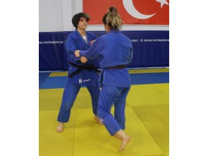 Dünya şampiyonu Zeynep Çelik'in hedefi olimpiyat madalyası