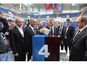 Ahmet Ağaoğlu: "İnşallah Türk futbolunun kaderini değiştiren kulüp oluruz"
