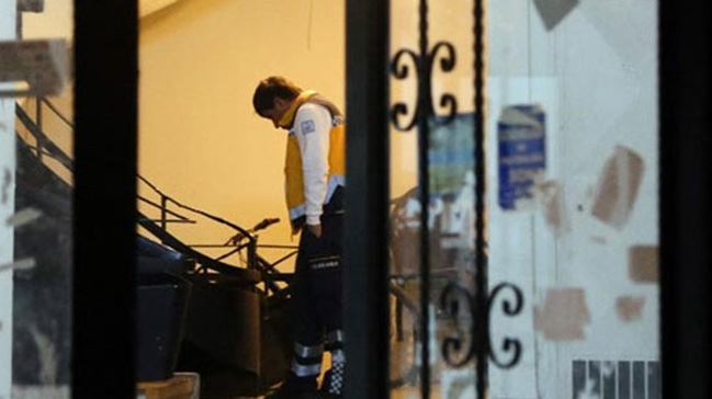 Apartman merdiveninde ceset bulundu