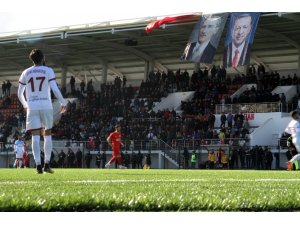 Ardahan 80. yıl Şehir Stadyumu’nun açılışı yapıldı