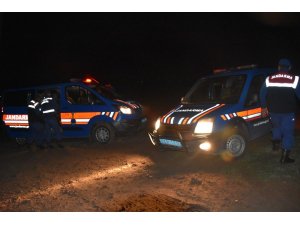 Arazide devriye gezen jandarma ekipleri erkek cesedi buldu