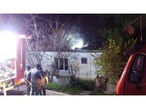 Metruk binada çıkan yangın itfaiyeyi harekete geçirdi