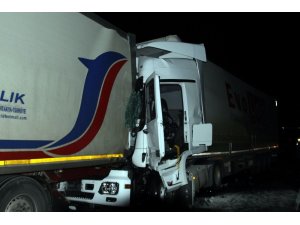 TEM otoyolunda tır kazası:1 yaralı