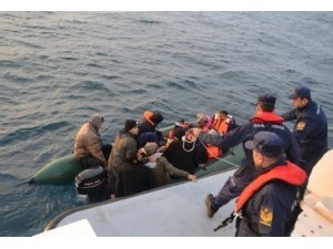 Dikili ve Çeşme’de 59 düzensiz göçmen yakalandı