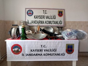 Çaldıkları malzemeler ile beraber yakalandılar