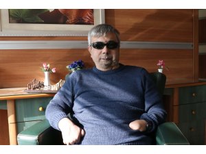Görme engelli gazi "körleme" ile satrançta rakiplerini mat ediyor