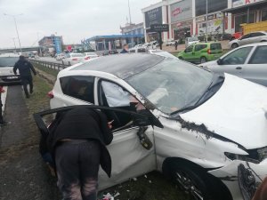 Okula giden kadın öğretmen bariyerlere çarptı
