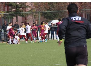 Amatör maçta futbolcular kavga etti, 5 kırmızı kart çıktı
