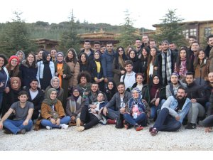 Genç çiftçiler sanatçılar köyünde buluştu