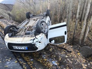 Otomobil ters döndü:1 yaralı