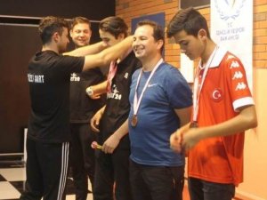 Denizli’de ‘dart yarışması’ birincisi belli oldu