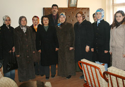 Sevinç'e AKP'li kadınlardan ziyaret