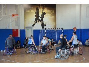 Engelliler Günü’ne basketbol maçı ile dikkat çektiler