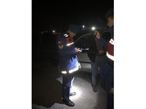 Garson görünümlü konsomatrisler, jandarmanın dikkatinden kaçmadı
