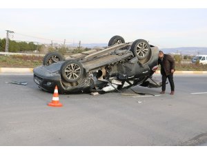 Takla atan otomobilden burnu bile kanamadan çıktı
