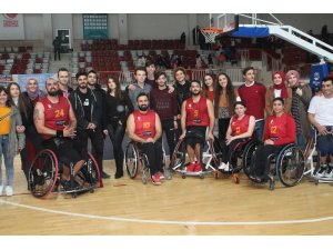 Aslan Yalova’da farklı kükredi