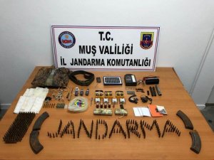 Muş’ta teröristlere ait malzemeler imha edildi