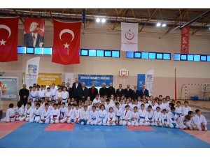 Karacabey sporda da öncü olmaya devam ediyor