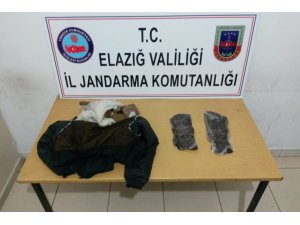 Uyuşturucuyu montunun astarına gizlemiş