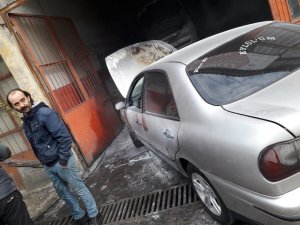 Tamirhanede çıkan yangında araç kullanılamaz hale geldi
