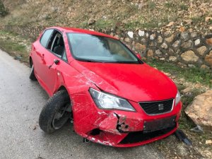 Seyir halinde otomobil kontrolden çıktı, 1 yaralı