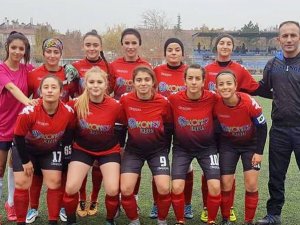 Pemalı kızlar farklı kazandı