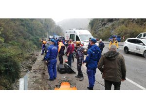 Otomobil 20 metreden dereye uçtu: 1 ölü, 1 yaralı