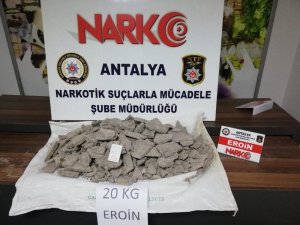 Kargoyla uyuşturucu ticareti polise takıldı