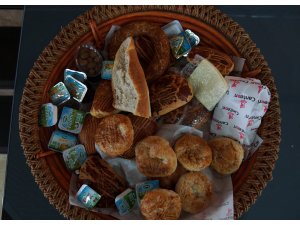 Üniversitelilerden "askıda simit" projesi